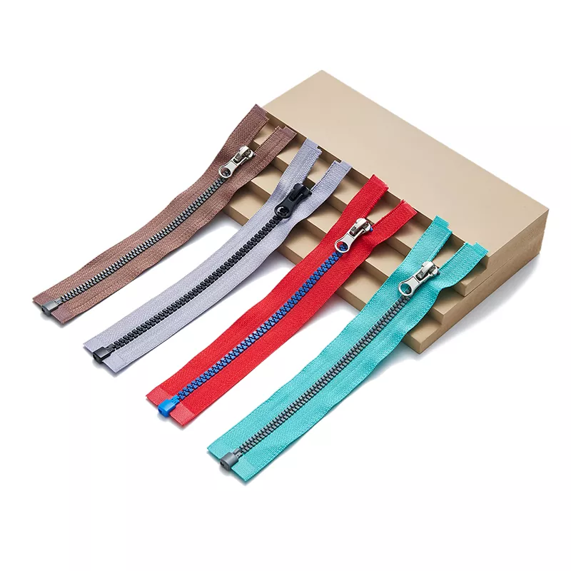 Kunststof ritssluiting met speciaal gevormde tanden